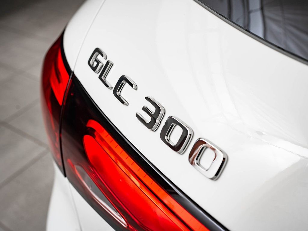 Used 2025 Mercedes-Benz GLC 300 4MATIC image 9