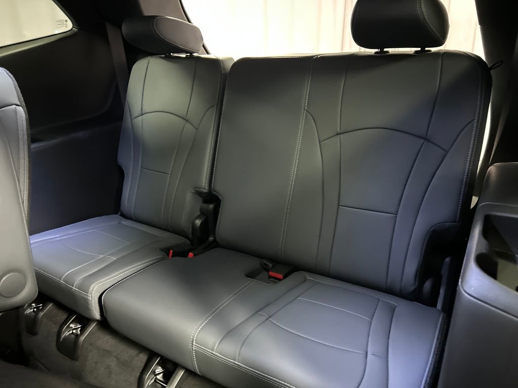 Used 2024 Buick Enclave Essence FWD image 24