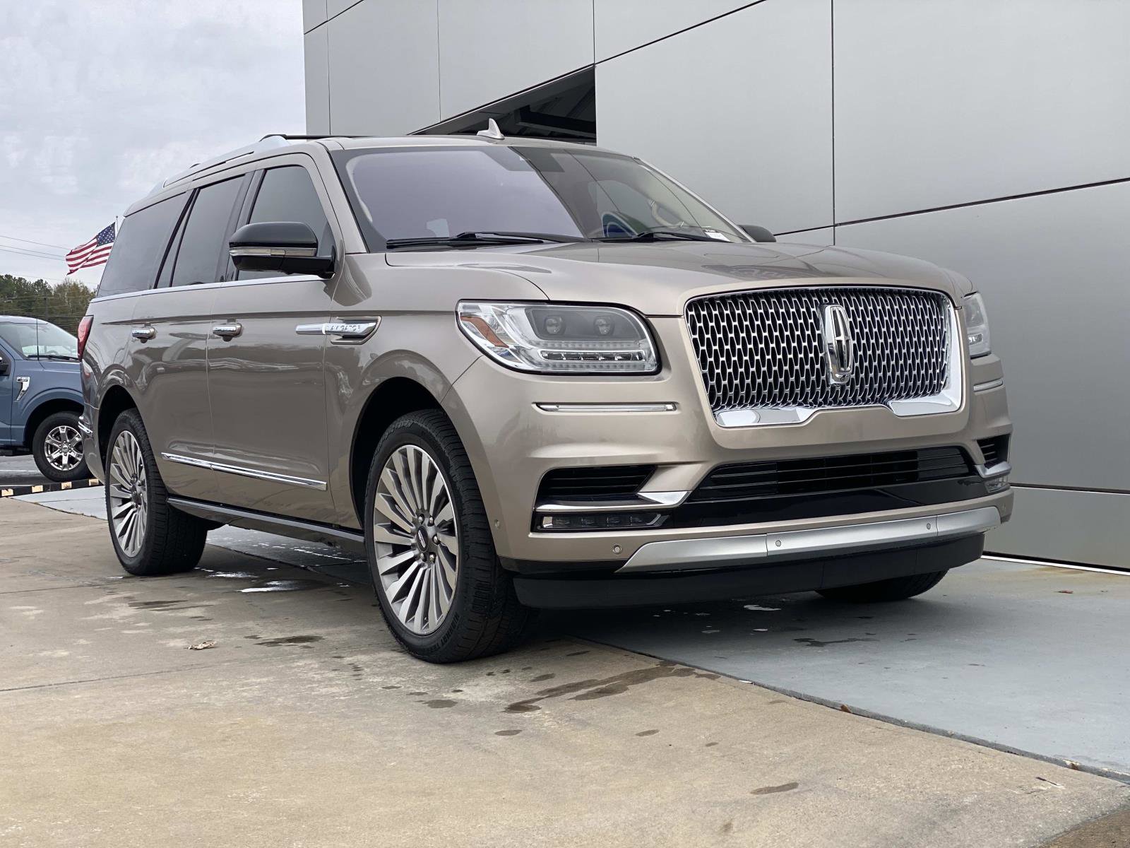 Used 2019 Lincoln Navigator Reserve w/ Cargo Package image 2