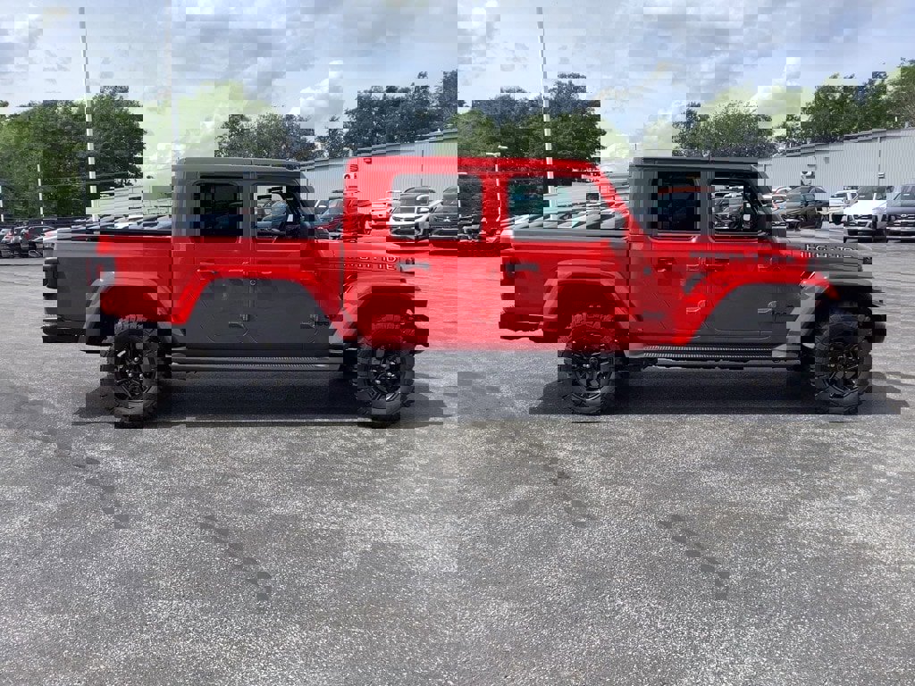 New 2025 Jeep Gladiator Sport image 3