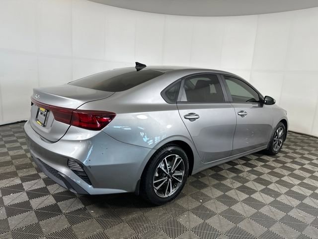 Used 2023 Kia Forte LXS image 3