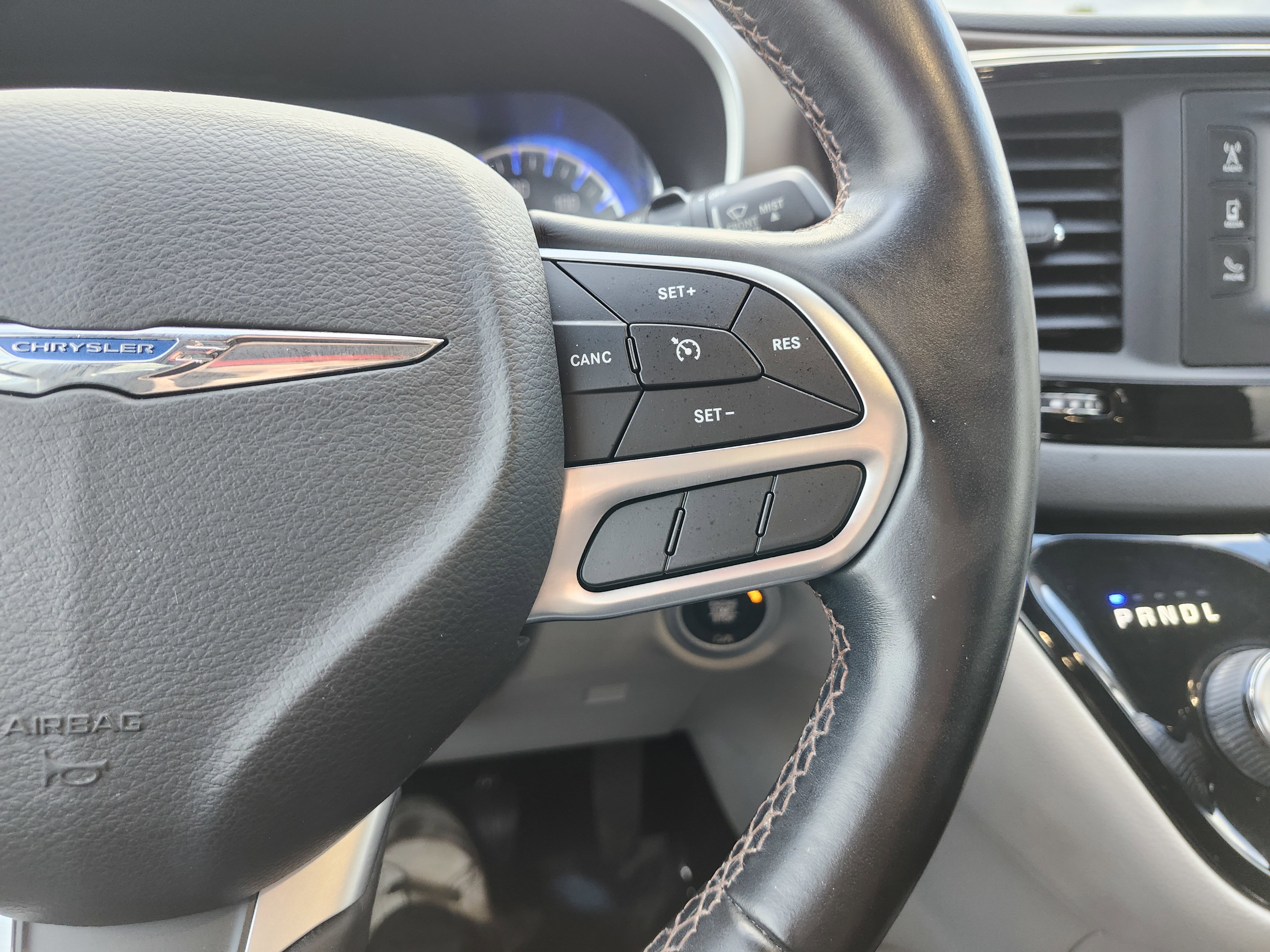 Used 2017 Chrysler Pacifica Touring-L FWD image 36