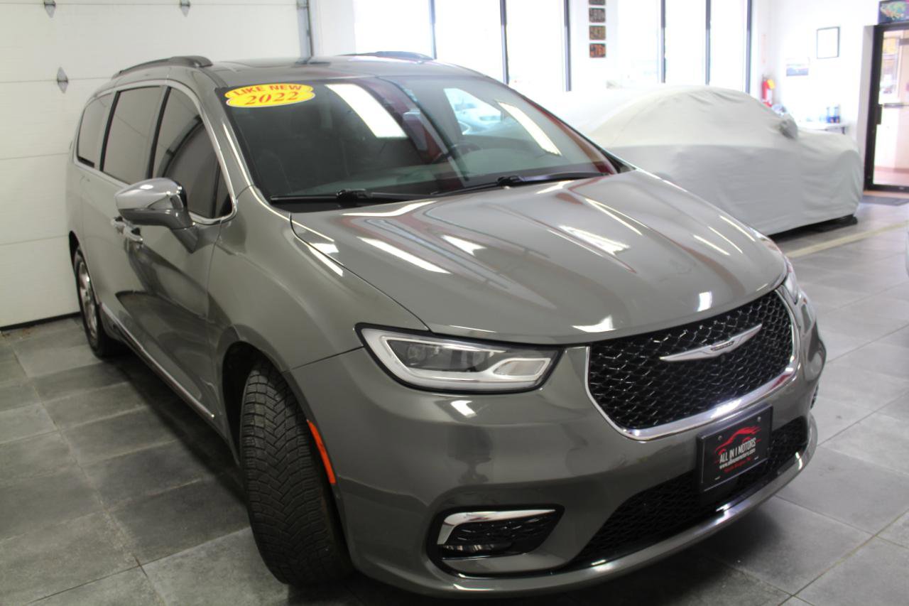Used 2022 Chrysler Pacifica Limited image 4