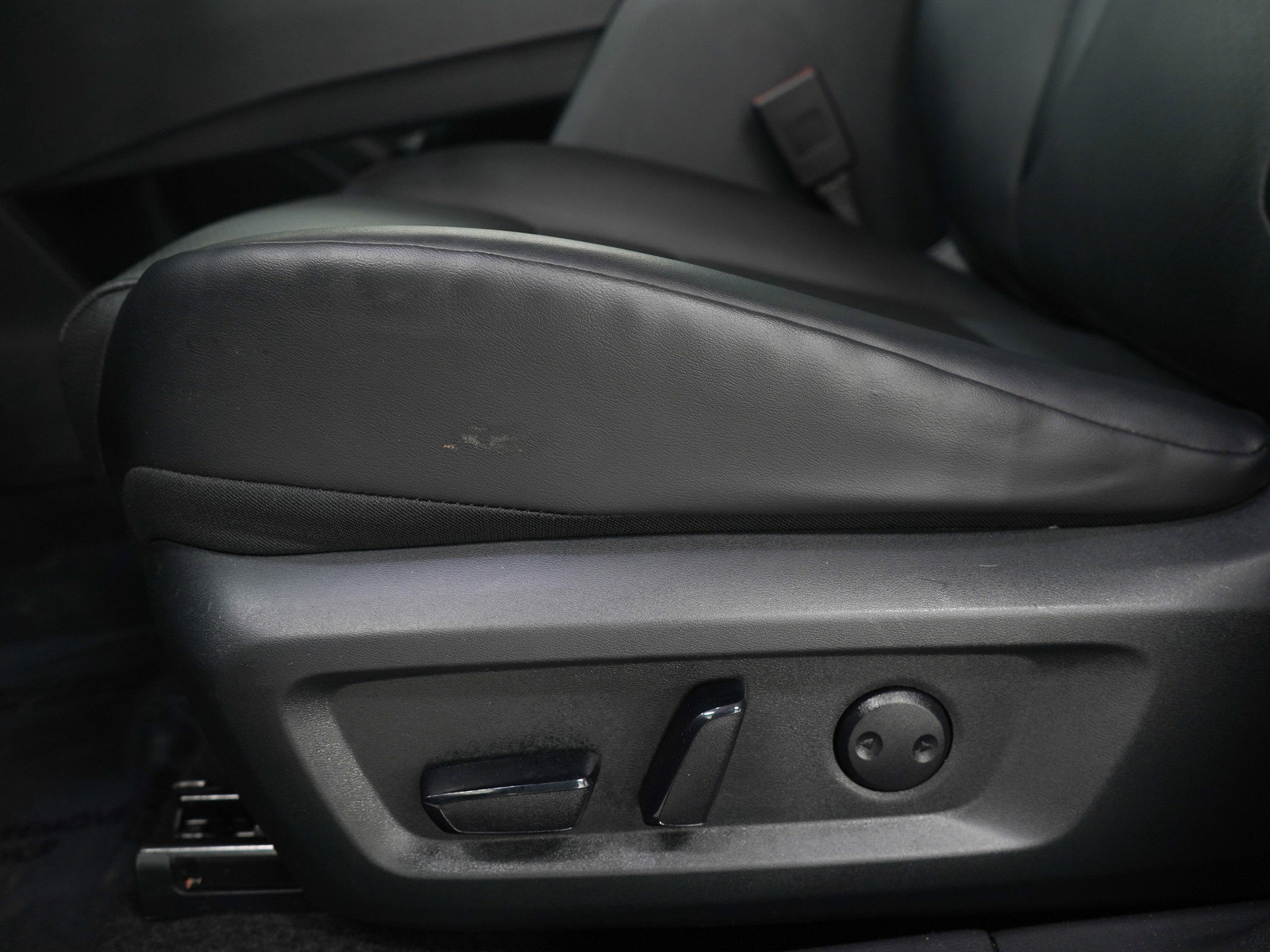 Used 2024 Nissan Rogue SV w/ SV Premium Package image 25