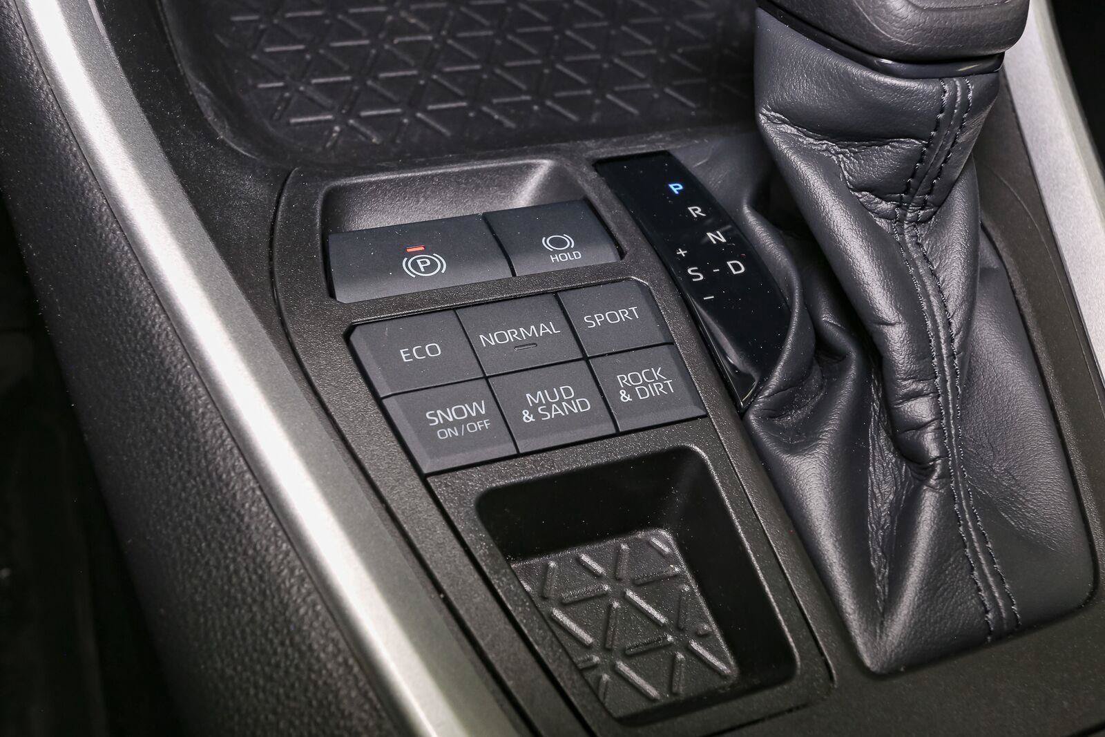Certified 2022 Toyota RAV4 LE AWD/4WD image 32