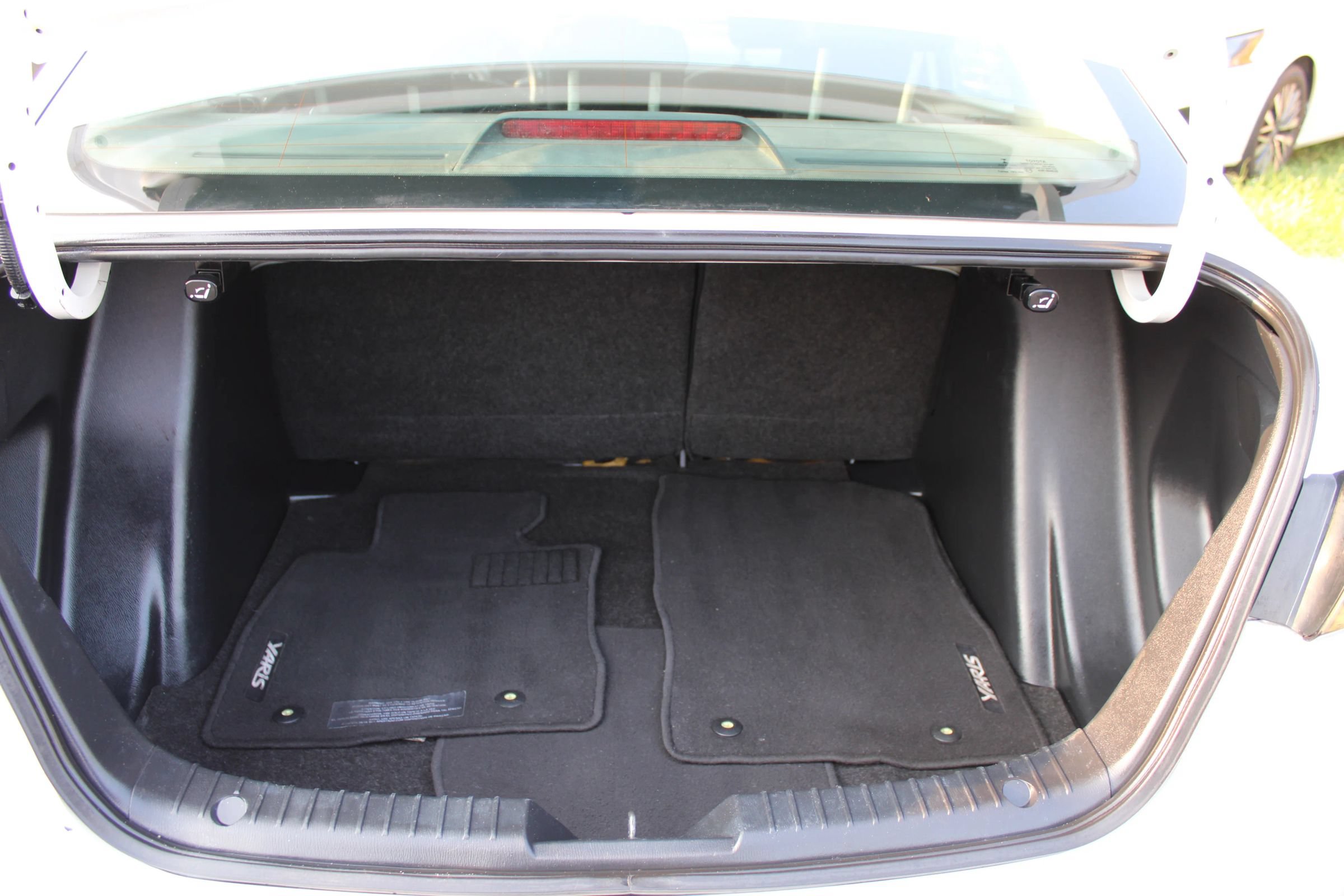 Used 2019 Toyota Yaris L FWD image 16