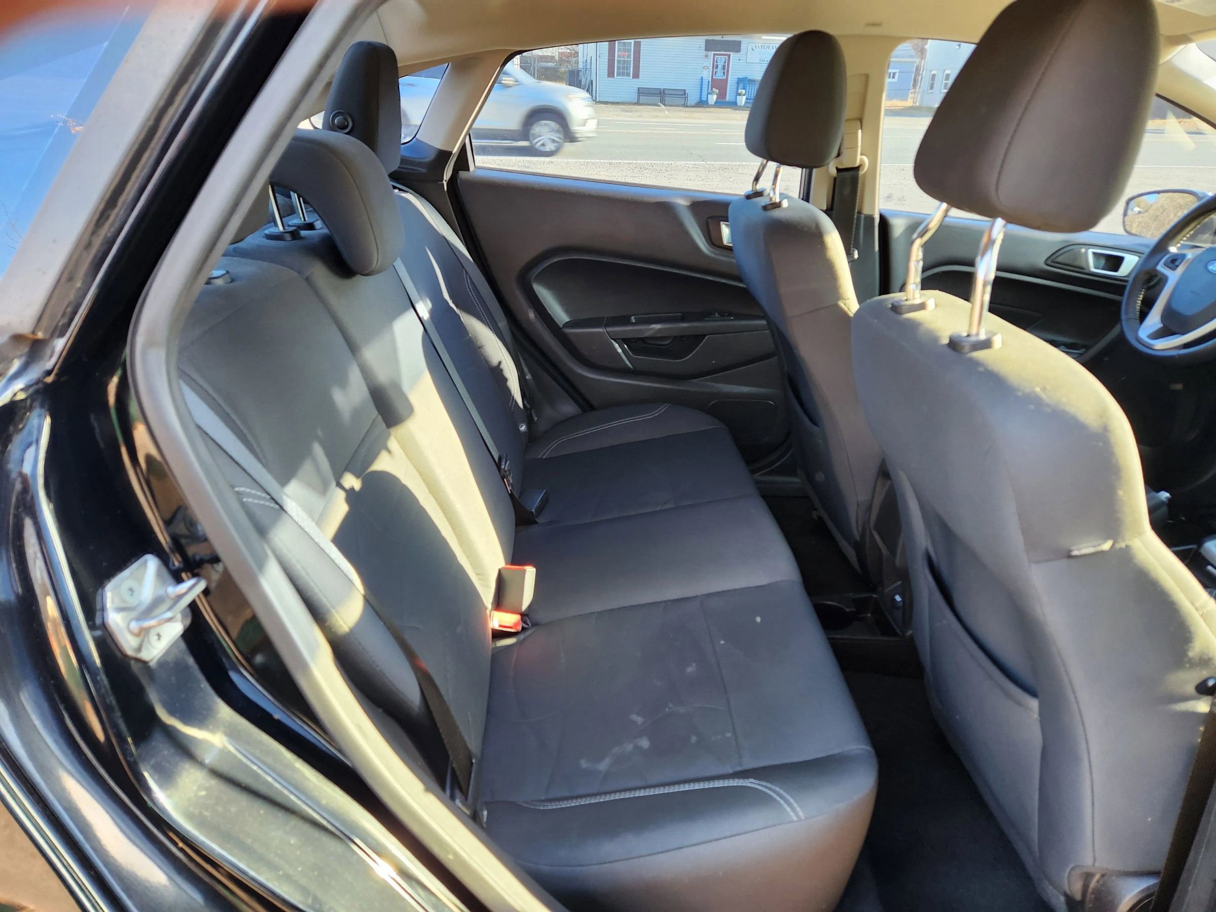 Used 2016 Ford Fiesta SE image 19