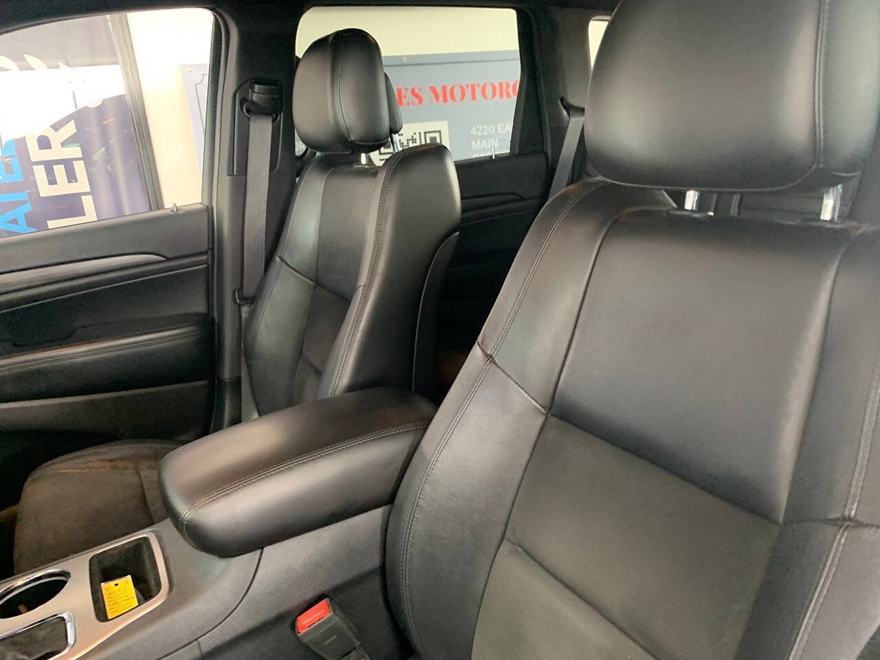Used 2019 Jeep Grand Cherokee Altitude AWD/4WD image 12