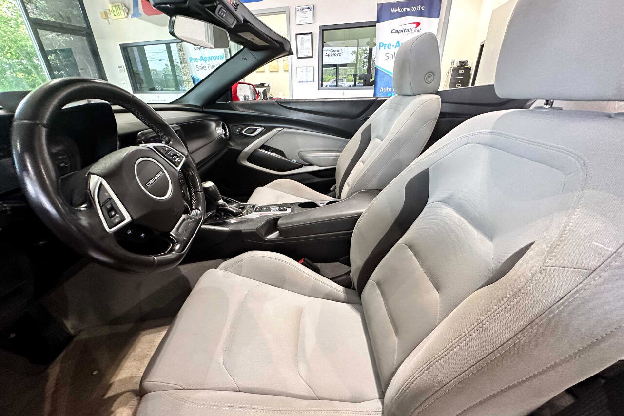 Used 2020 Chevrolet Camaro LT image 11