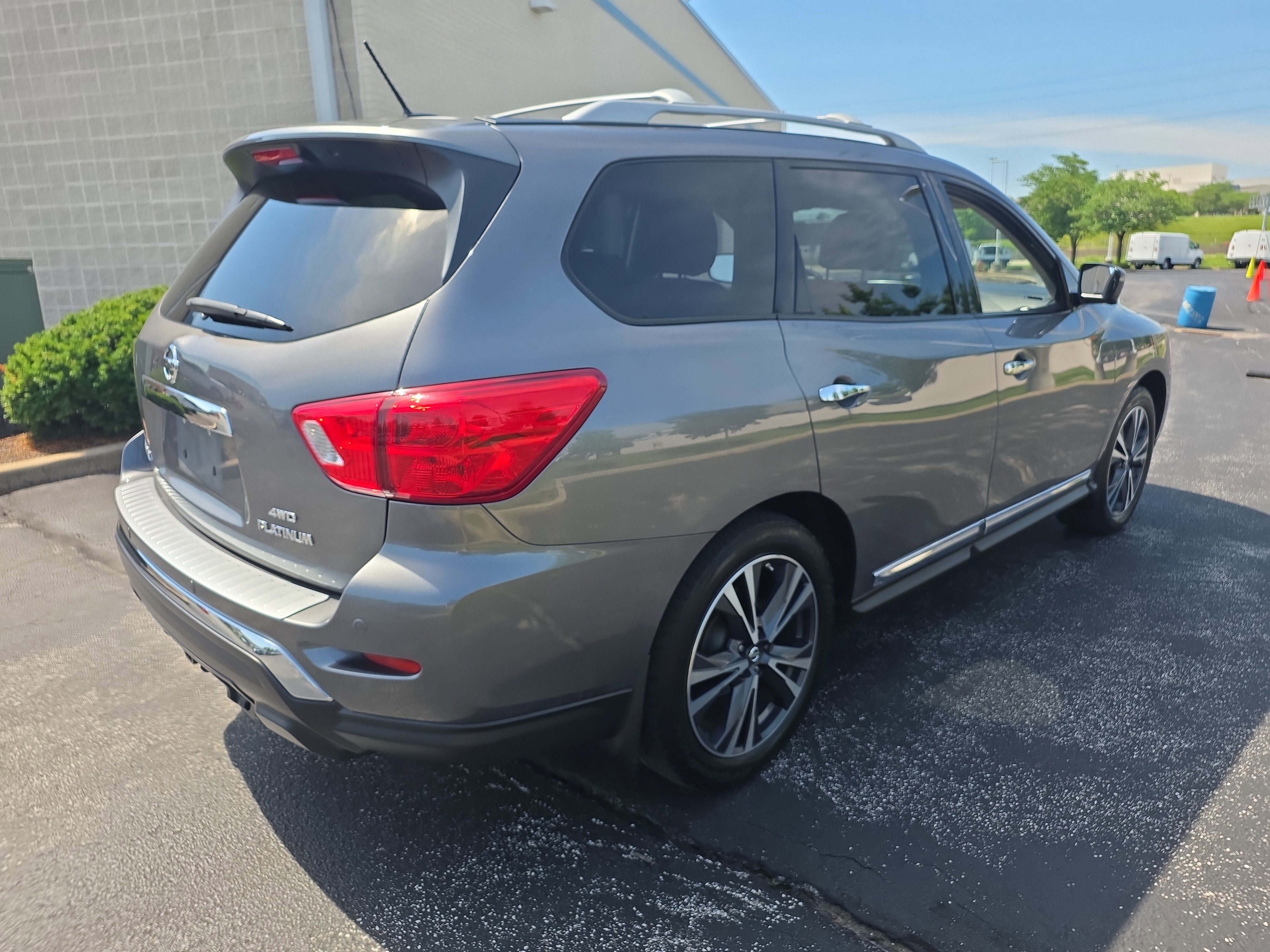 Used 2017 Nissan Pathfinder Platinum AWD/4WD image 4