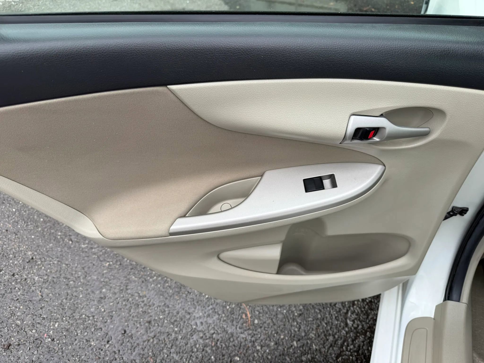Used 2013 Toyota Corolla LE FWD image 21