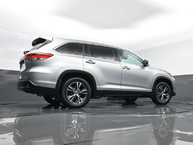 Used 2019 Toyota Highlander Plus AWD/4WD image 22