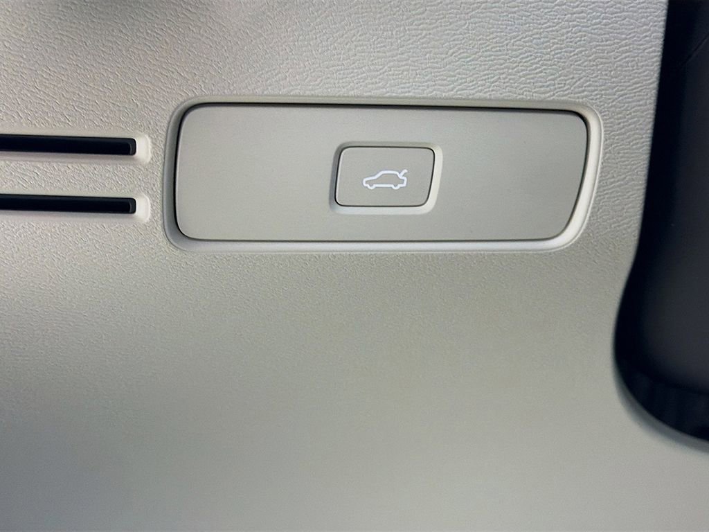 Used 2023 Volvo XC40 B5 Plus w/ Driver Assist Package image 16