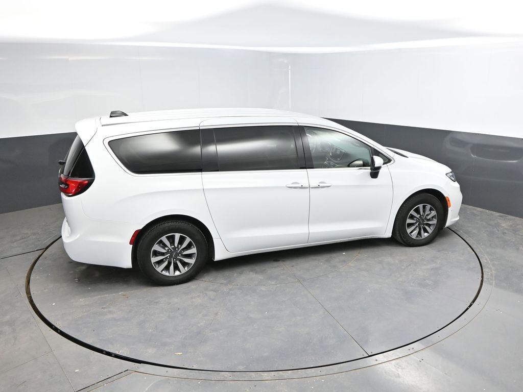 Used 2023 Chrysler Pacifica Touring-L FWD image 30