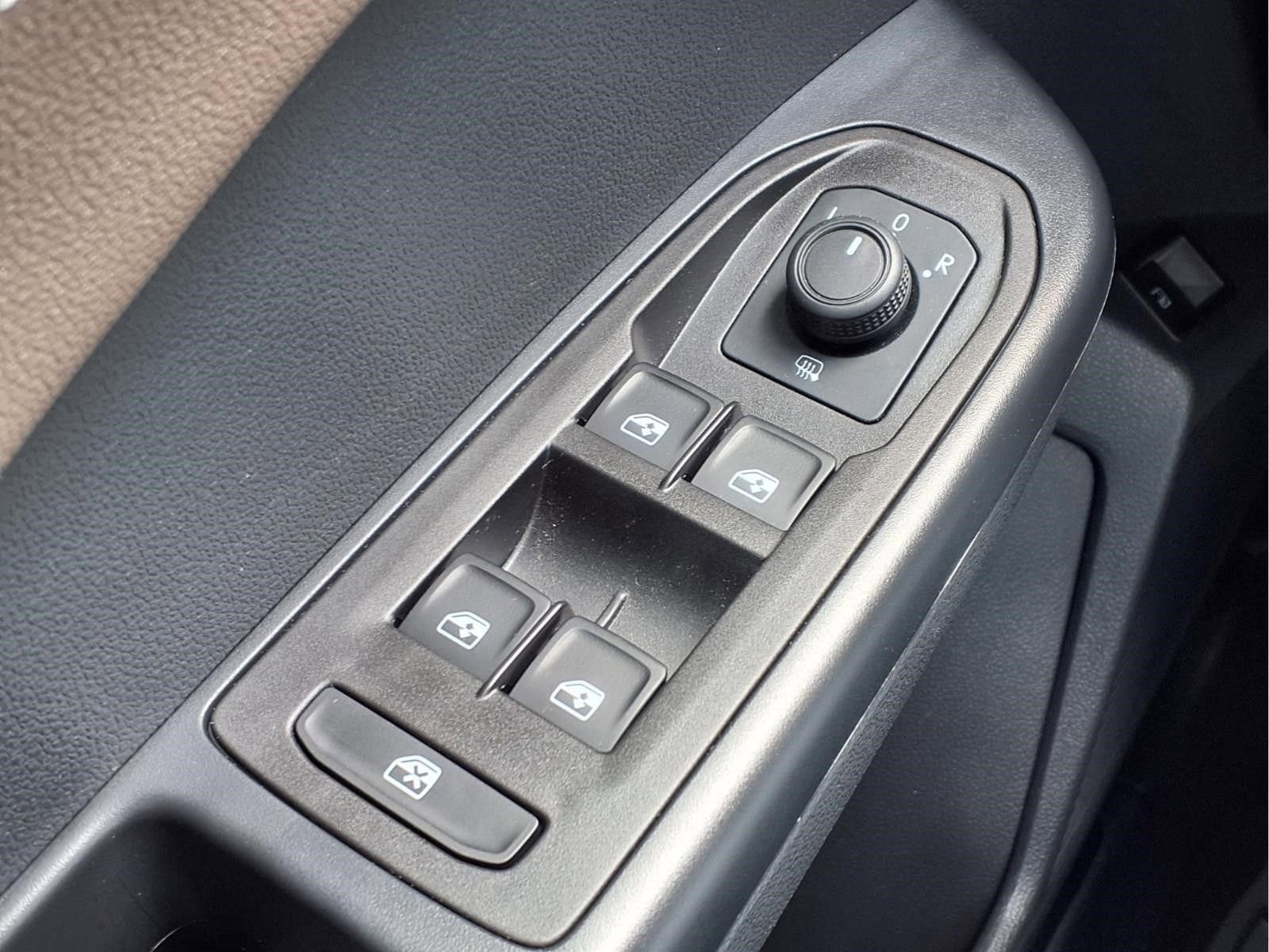 Used 2024 Volkswagen Taos SEL AWD/4WD image 27