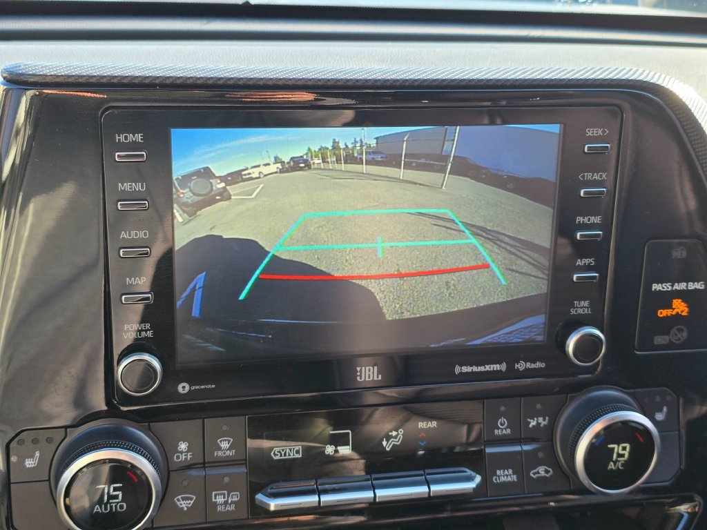 Used 2021 Toyota Highlander XSE FWD image 25