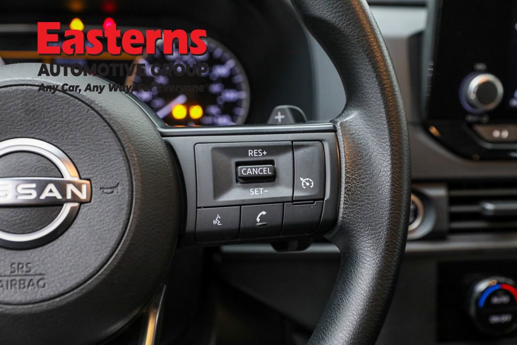 Used 2024 Nissan Pathfinder S image 16