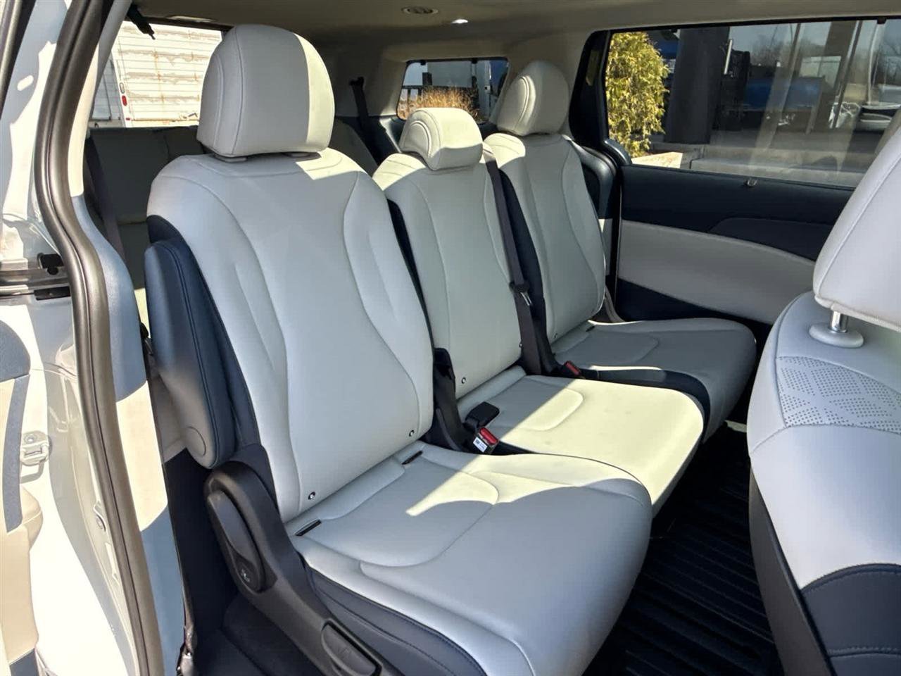 Used 2026 Kia Carnival SX image 29