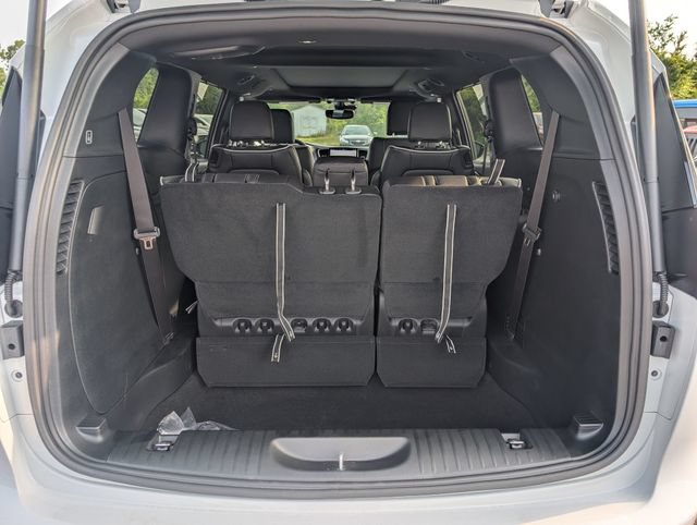 New 2027 Chrysler Pacifica Limited w/ S Appearance Package FWD image 27