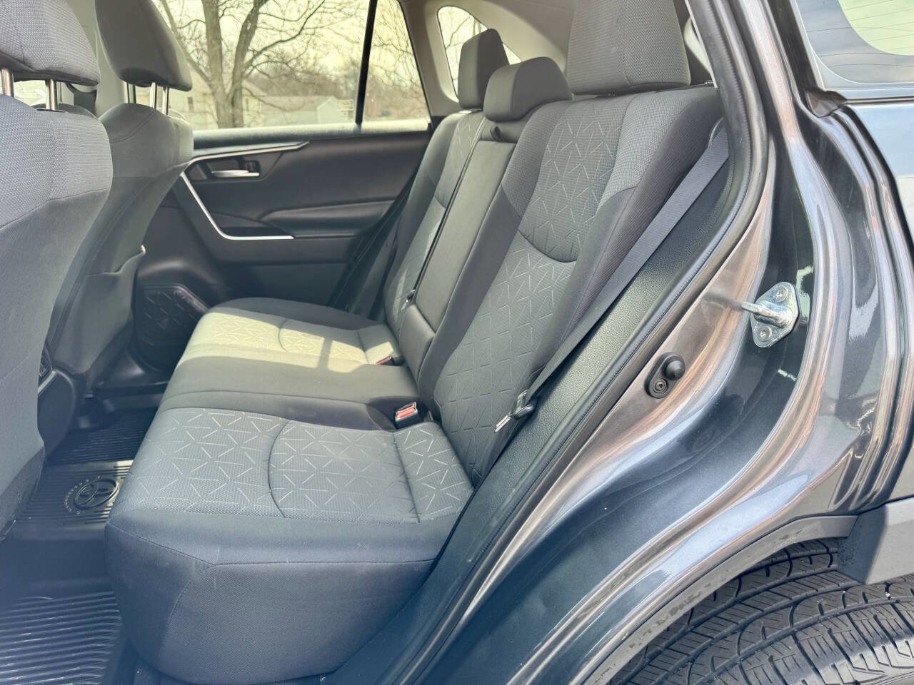 Used 2020 Toyota RAV4 XLE image 25