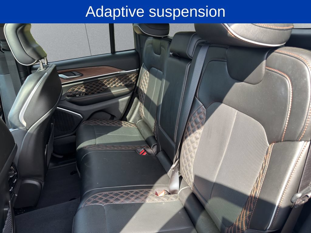 Used 2023 Jeep Grand Cherokee Summit AWD/4WD image 14