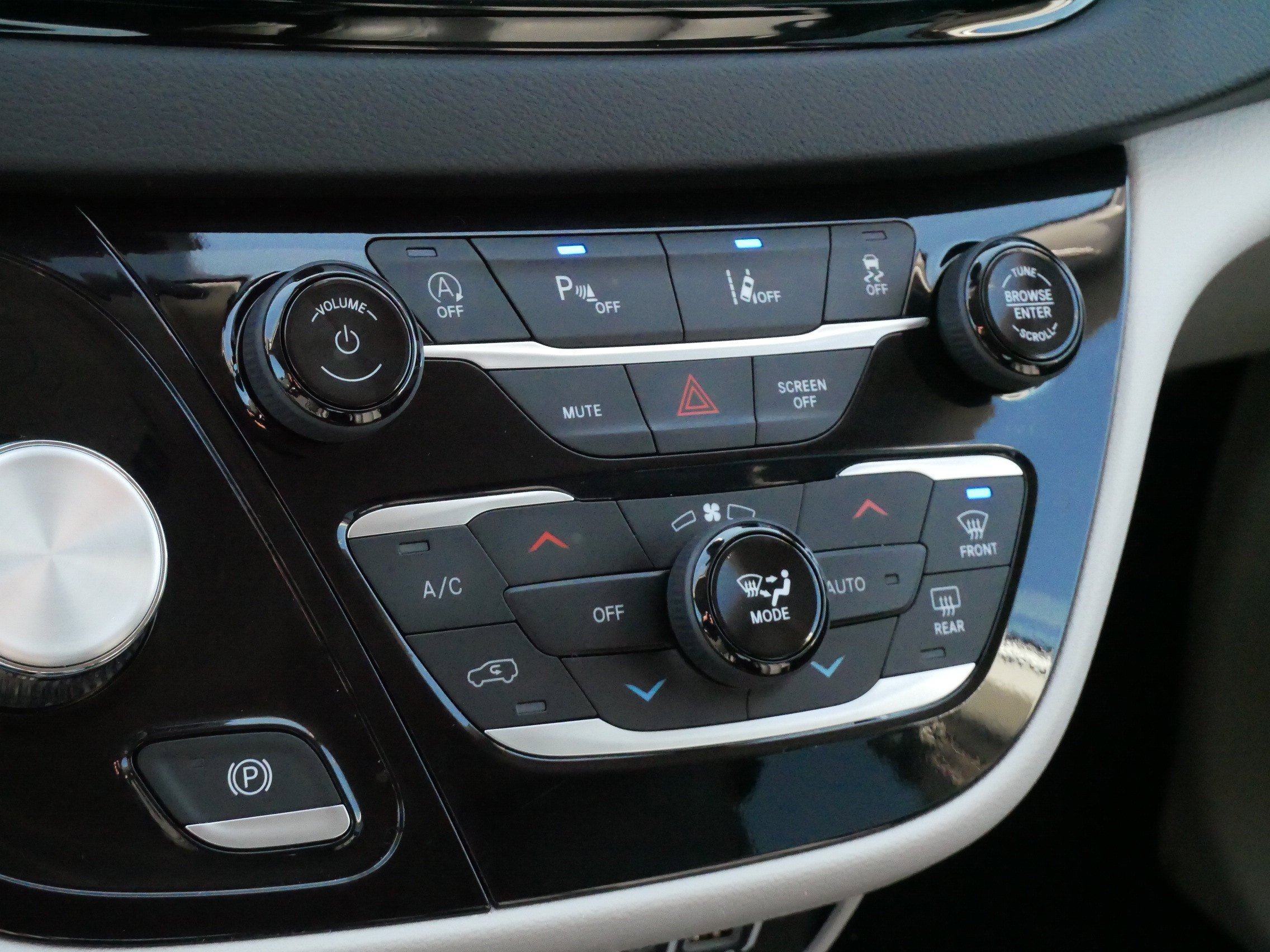 Used 2024 Chrysler Pacifica Touring-L FWD image 23