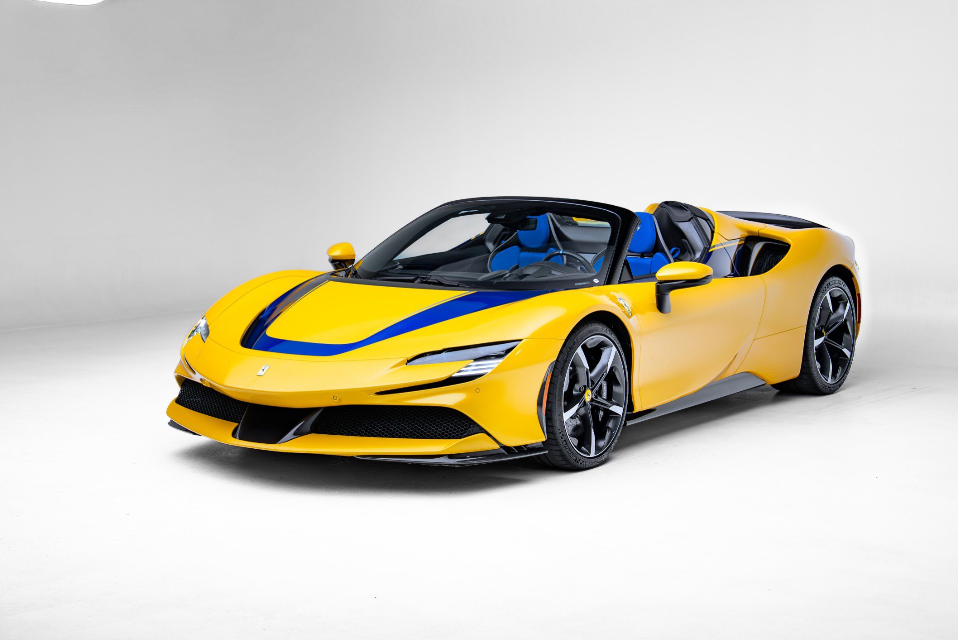 Used 2023 Ferrari SF90 Spider AWD/4WD image 11