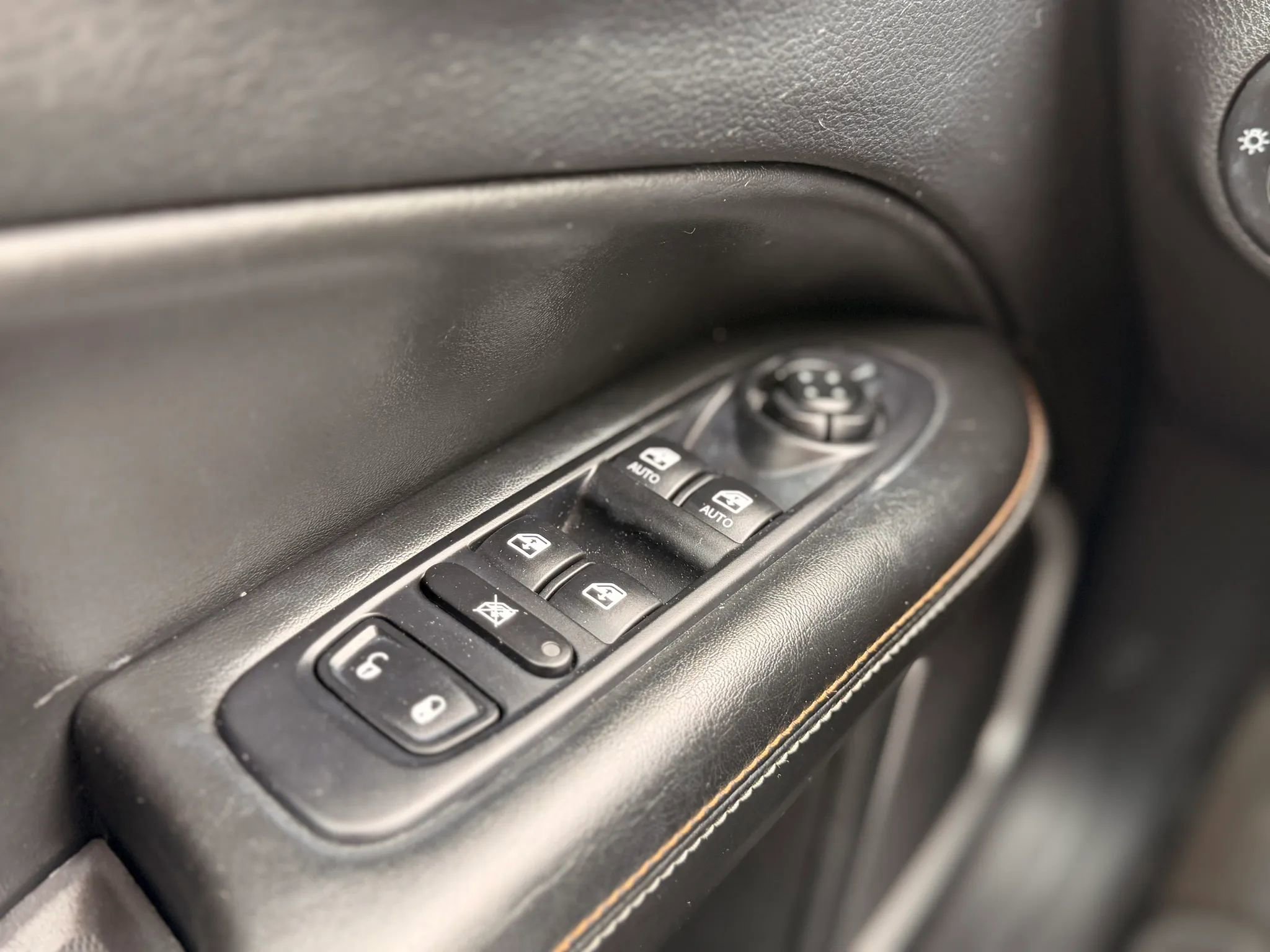 Used 2018 Jeep Compass Latitude w/ Popular Equipment Group AWD/4WD image 39