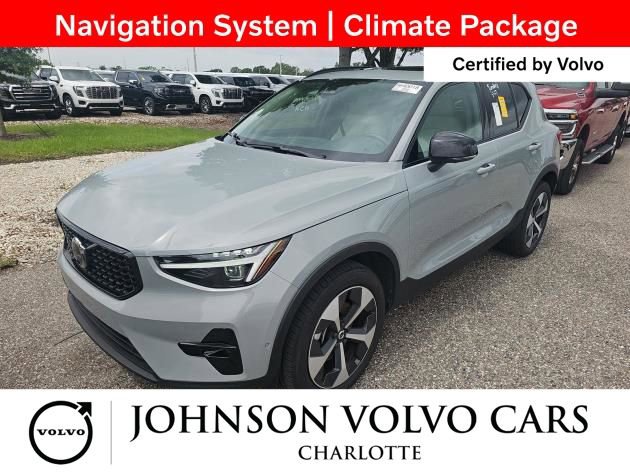 Used 2026 Volvo XC40 B5 Plus AWD/4WD image 3