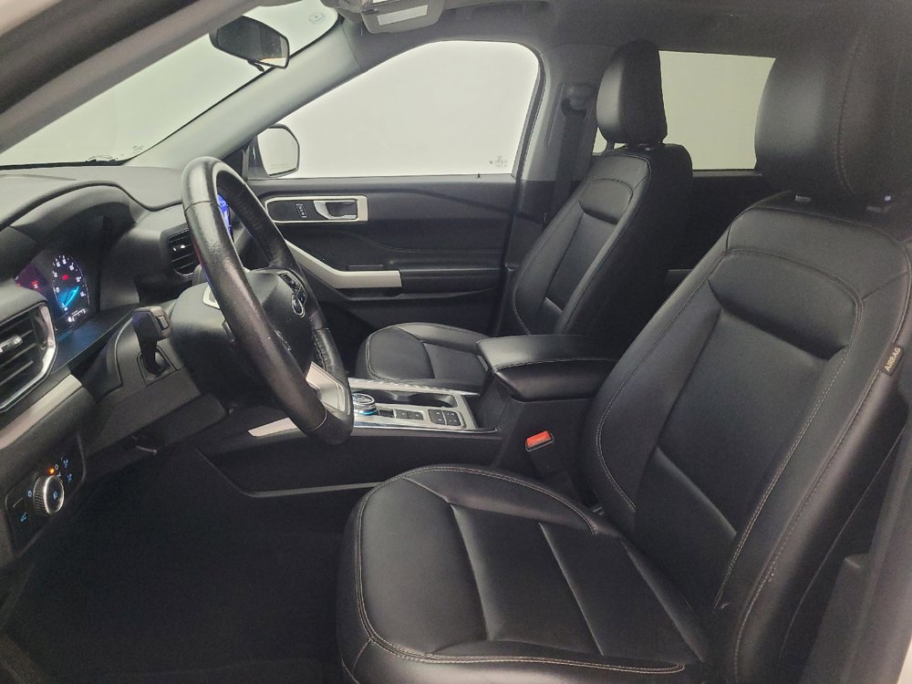 Used 2024 Ford Explorer XLT w/ Equipment Group 202A RWD image 17