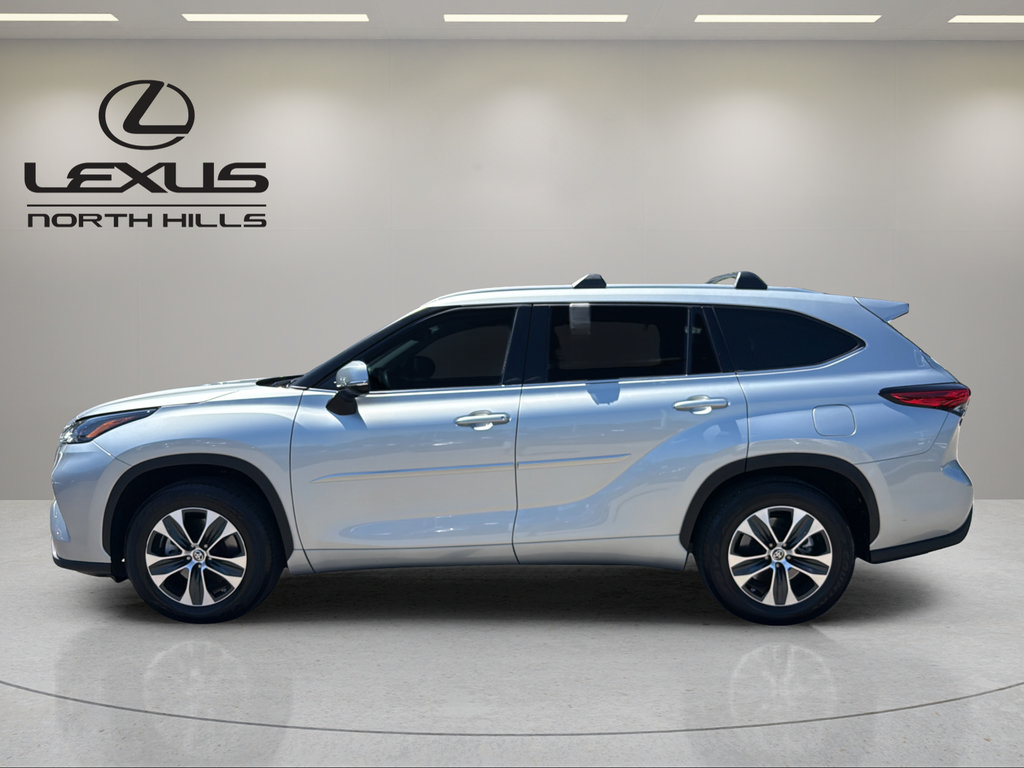 Used 2022 Toyota Highlander XLE FWD image 9