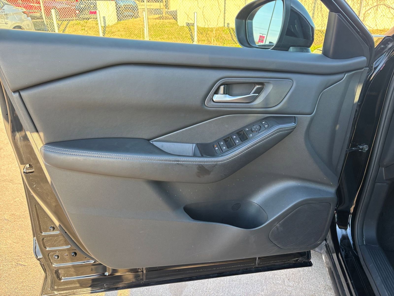 Used 2025 Nissan Rogue SV FWD image 18