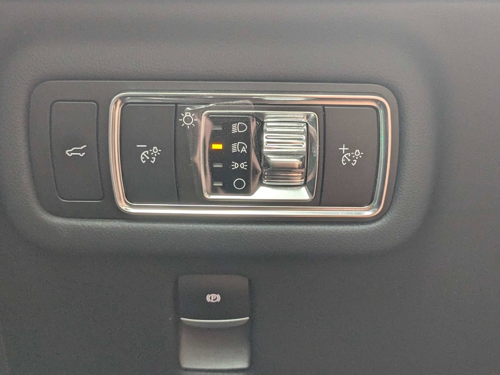 Used 2025 Lincoln Nautilus Premier AWD/4WD image 27