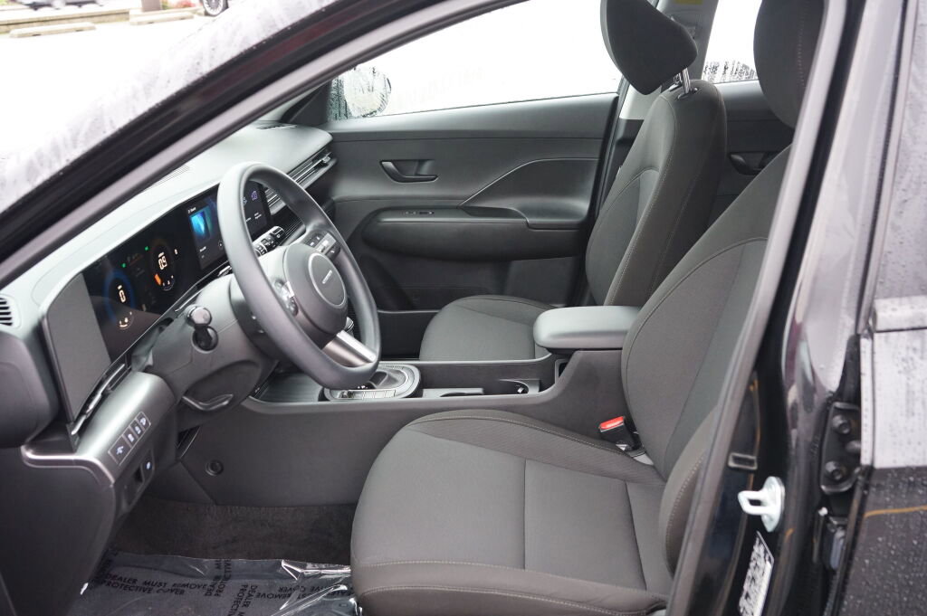 Used 2024 Hyundai Kona SE image 13