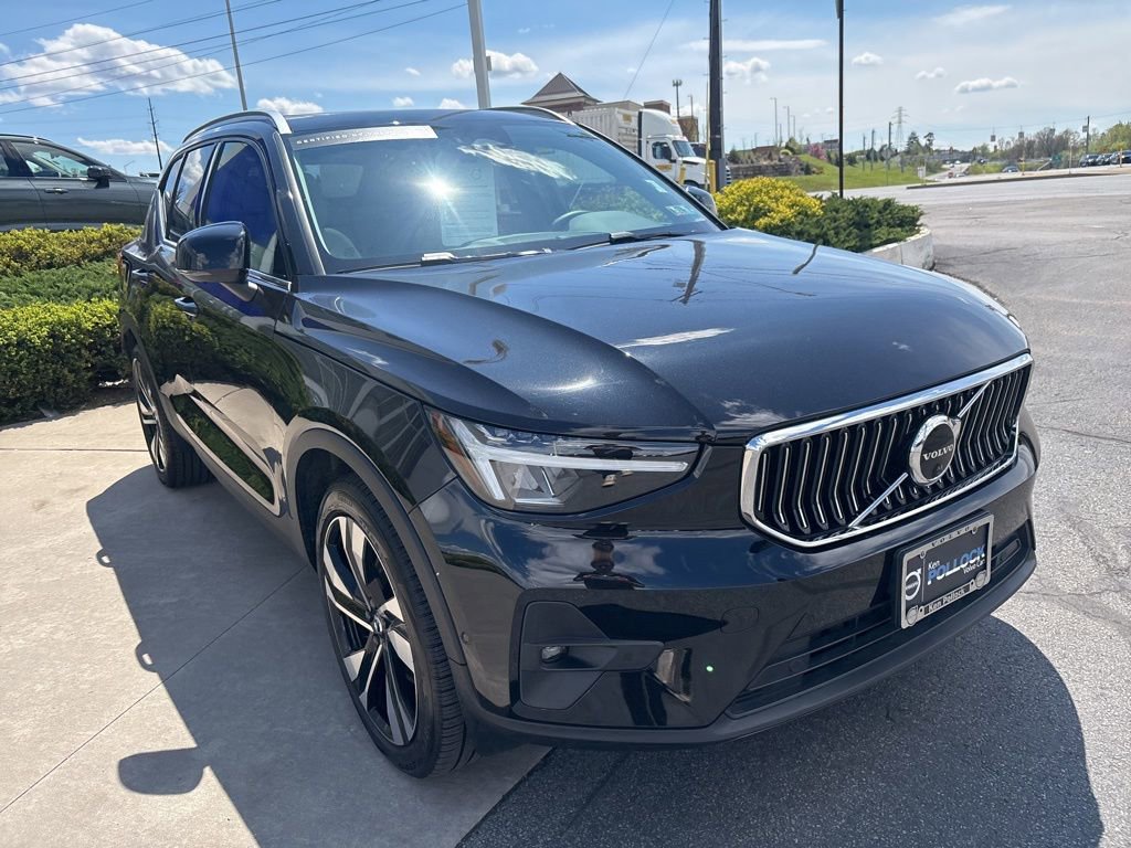 Certified 2023 Volvo XC40 B5 Plus w/ Driver Assist Package AWD/4WD image 4