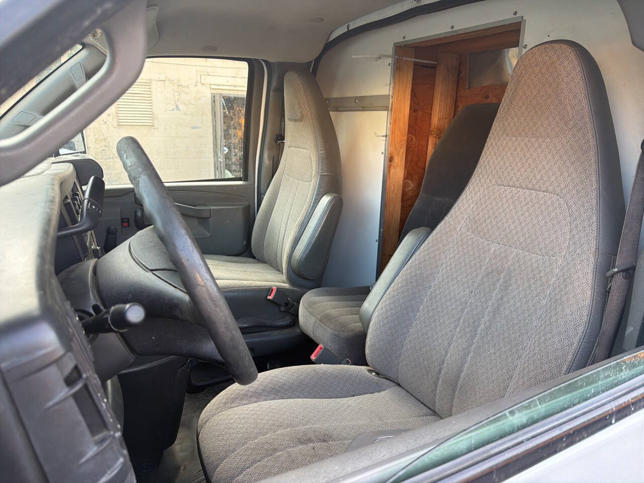 Used 2018 Chevrolet Express 3500 RWD image 14