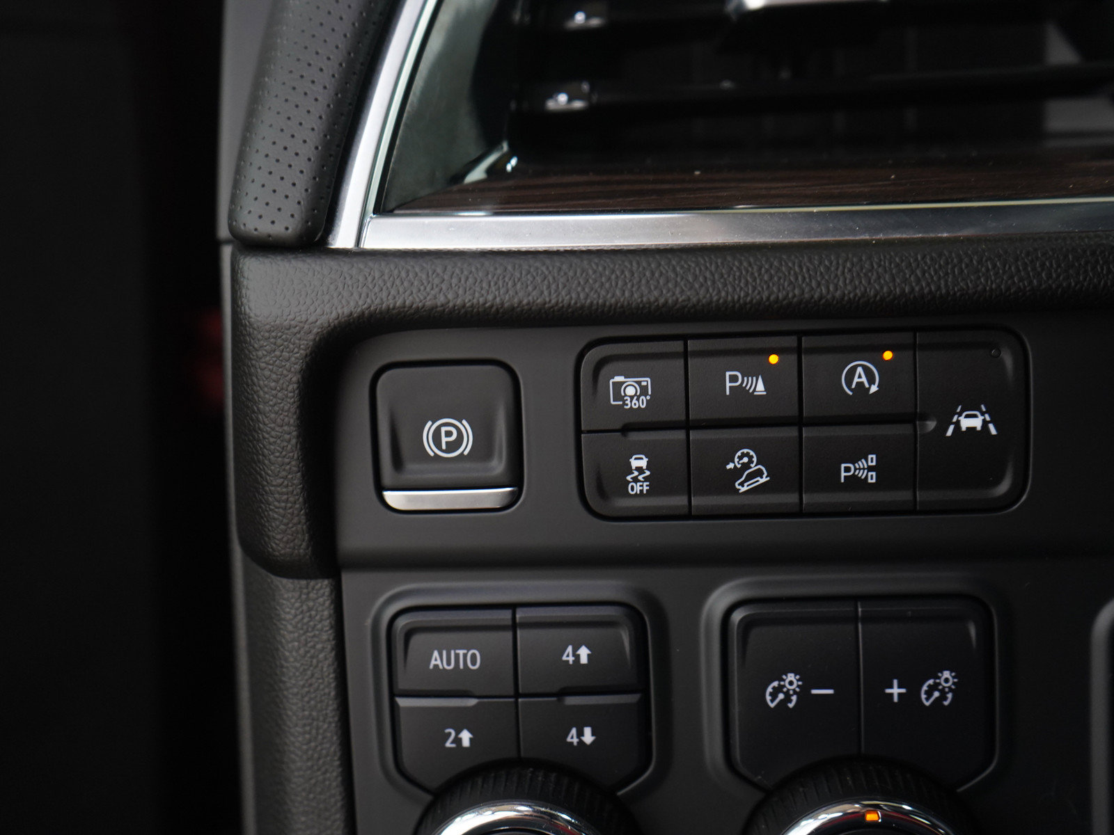 Used 2025 Chevrolet Tahoe Premier AWD/4WD image 30