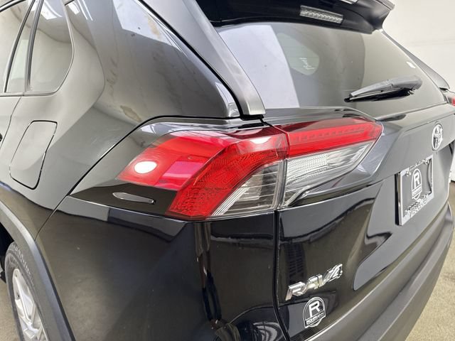 Used 2019 Toyota RAV4 XLE Premium w/ Cold Weather Package AWD/4WD image 30