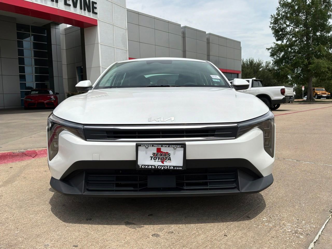 Used 2025 Kia K4 FWD image 3