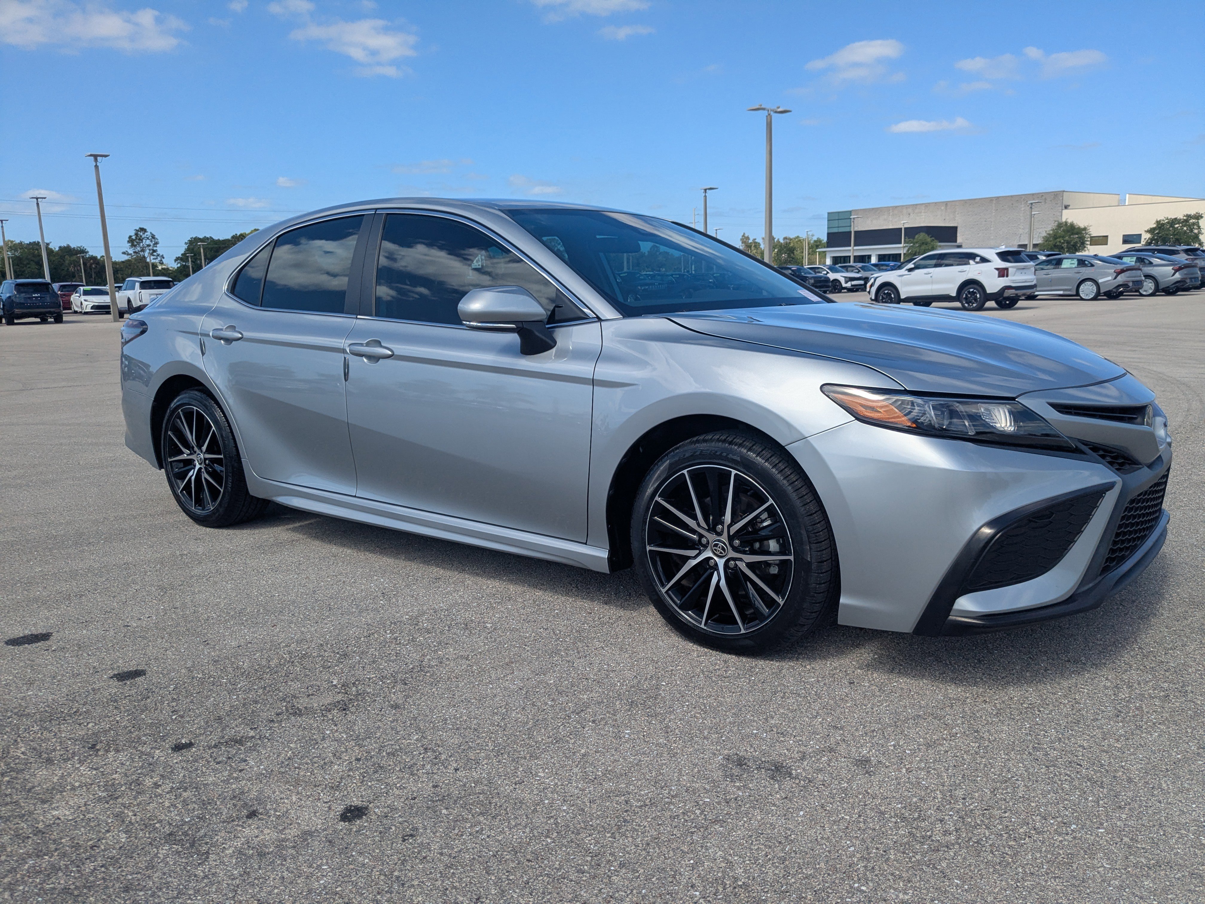 Used 2024 Toyota Camry SE FWD image 2