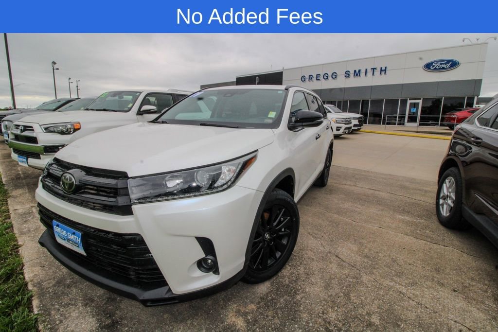 Used 2019 Toyota Highlander SE w/ Nightshade Edition AWD/4WD image 1