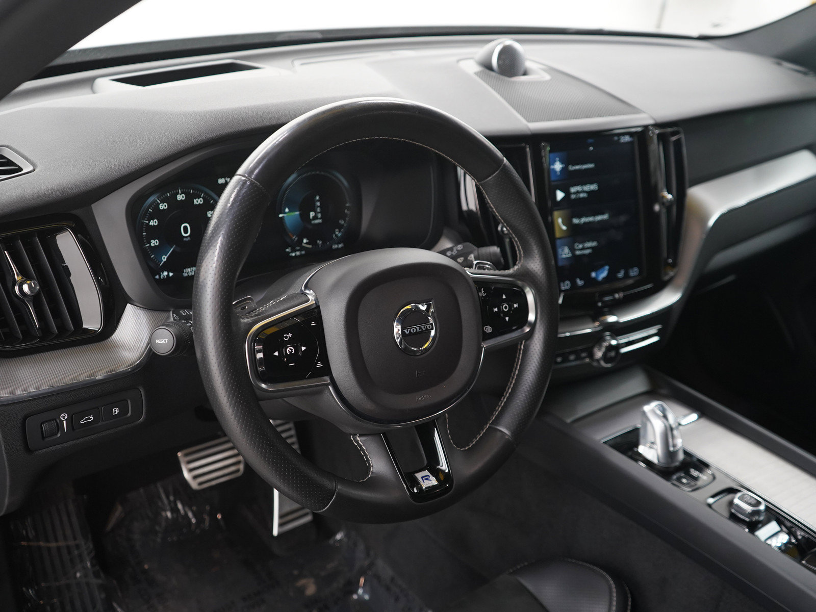 Used 2019 Volvo XC60 T8 R-Design w/ Advanced Package AWD/4WD image 21
