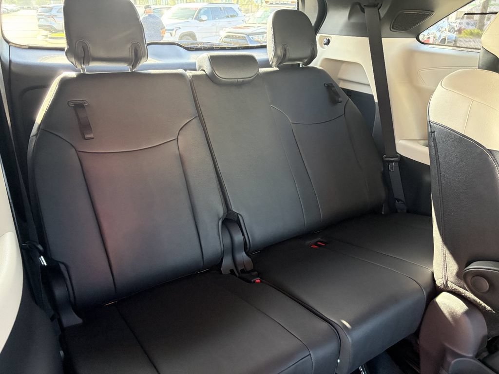 Certified 2026 Toyota Sienna Limited FWD image 20