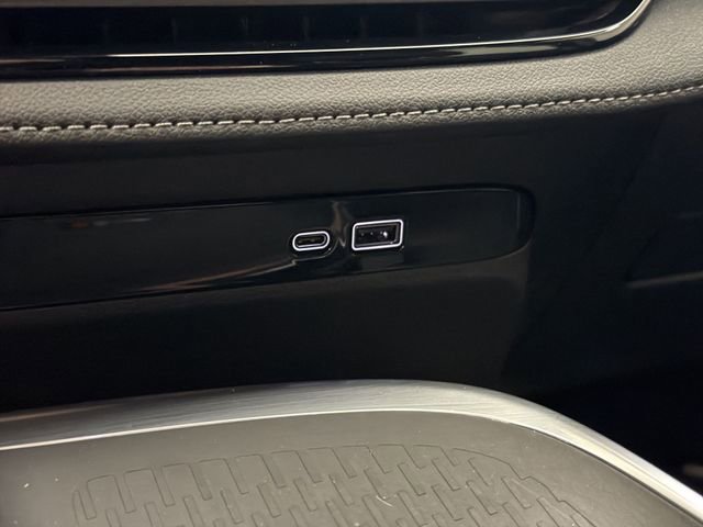 Certified 2025 Buick Enclave Sport Touring w/ Super Cruise Package image 28