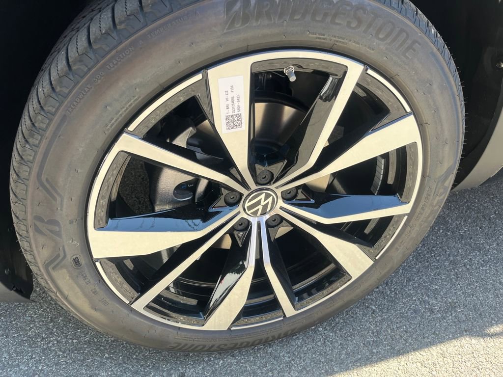 New 2026 Volkswagen Atlas SEL Premium R-Line image 2