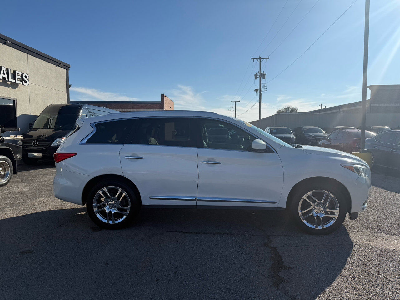 Used 2013 INFINITI JX35 AWD w/ Premium Pkg image 4