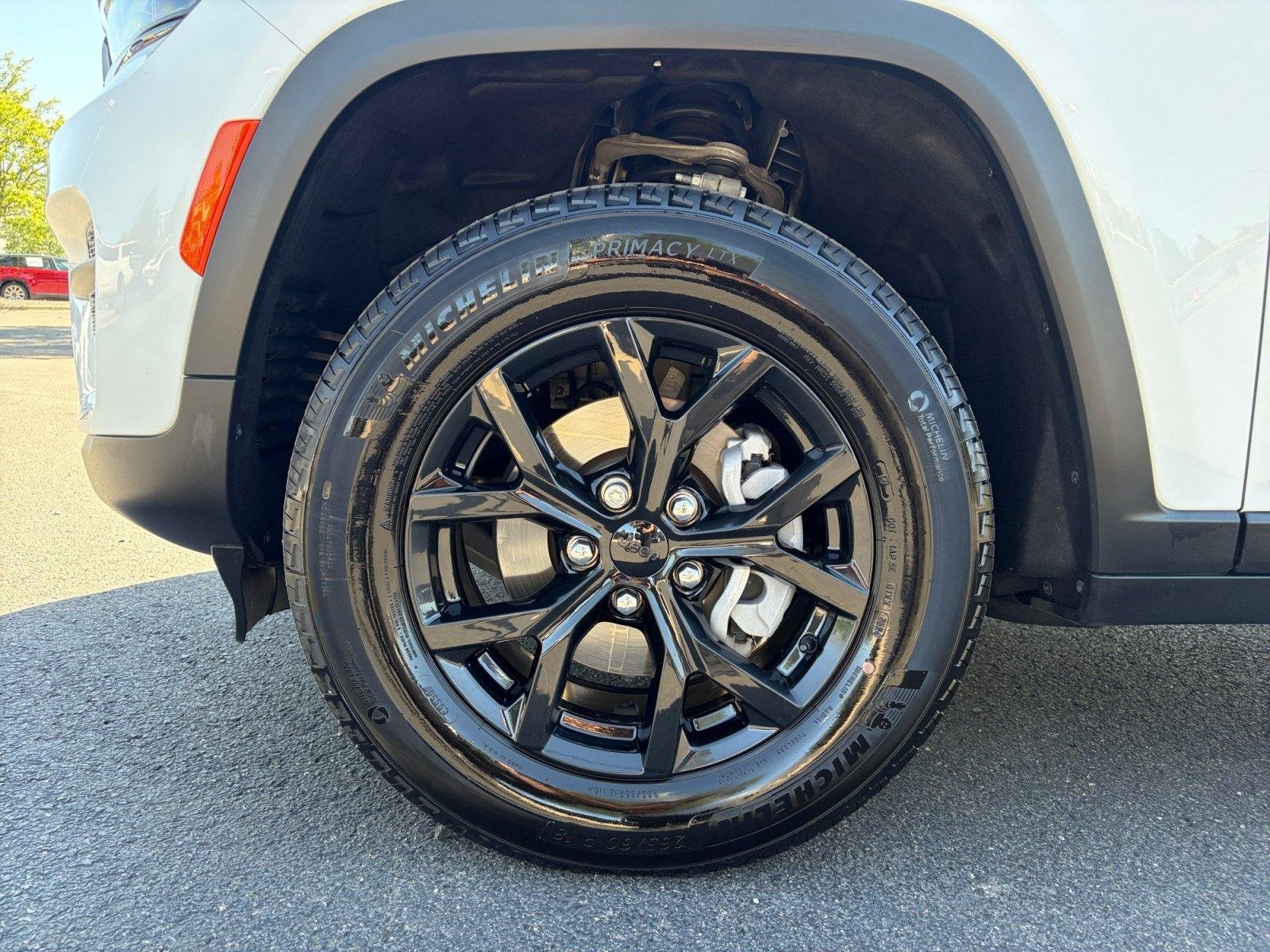 Used 2025 Jeep Grand Cherokee Altitude AWD/4WD image 11
