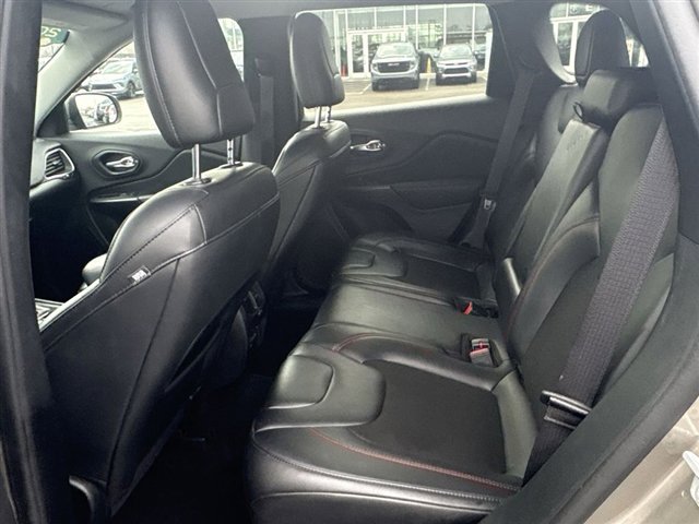 Used 2020 Jeep Cherokee Trailhawk image 23