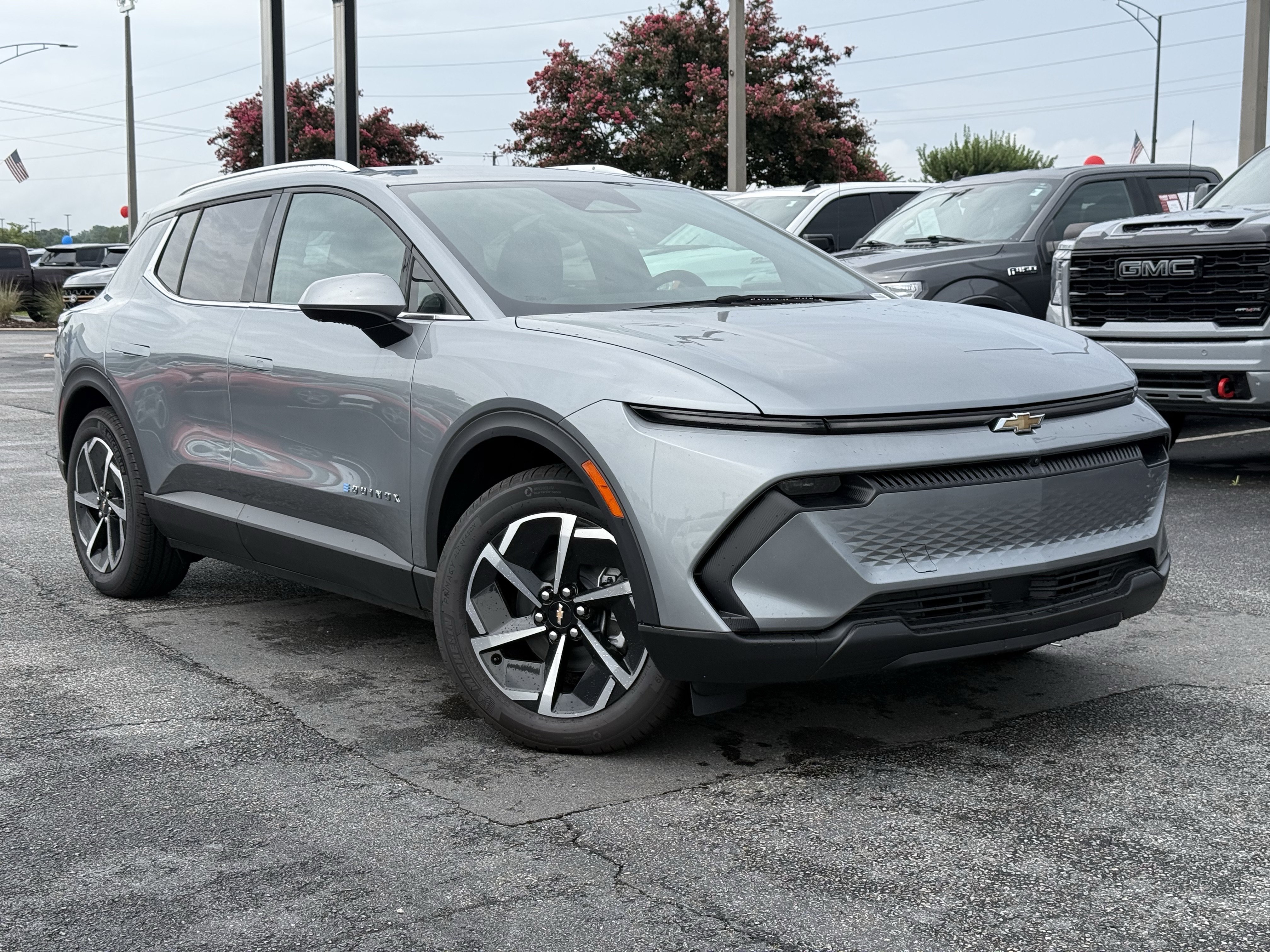 New 2026 Chevrolet Equinox EV LT AWD/4WD image 2