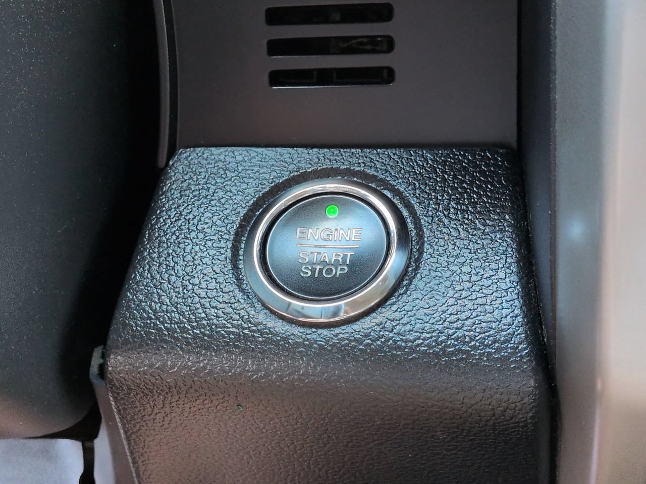 Used 2016 Ford F150 Lariat RWD image 27
